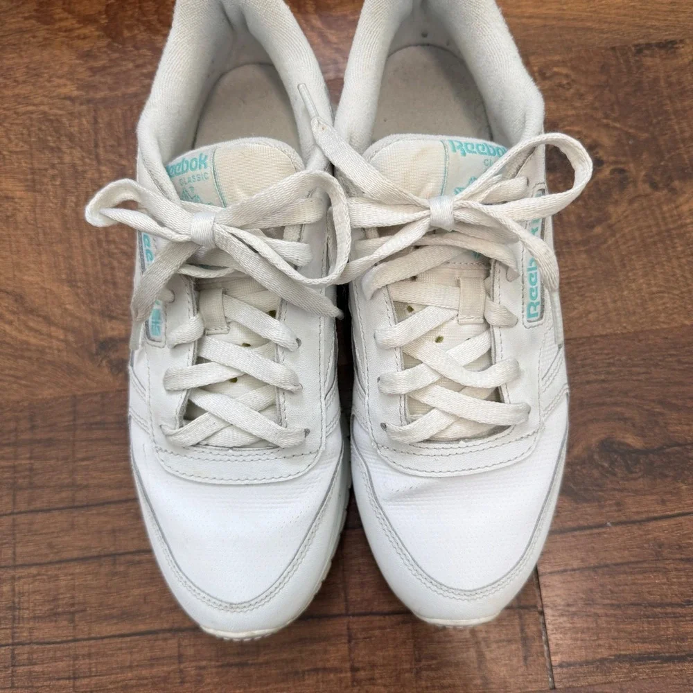 Reebok Classic Leather MU Women 7.5 White Teal Gradient Sneakers GZ5648